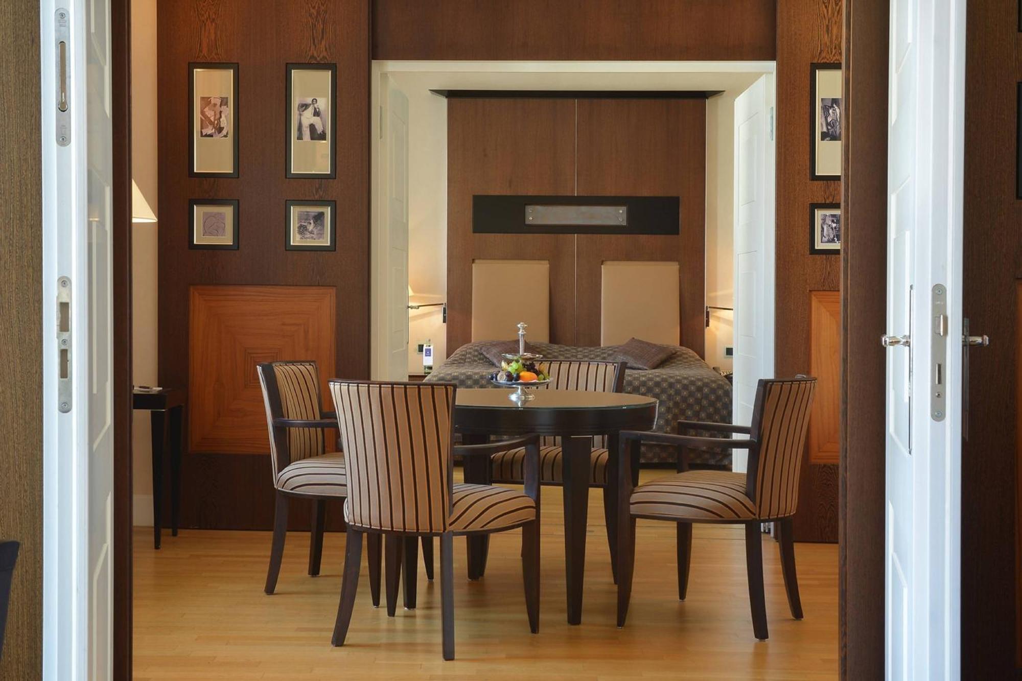 Hotel Elephant Weimar, Autograph Collection Luaran gambar A suite at the hotel